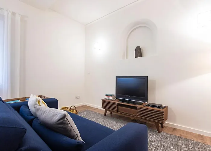 Tasteful 2br Flat In Art District By Lovelystay *