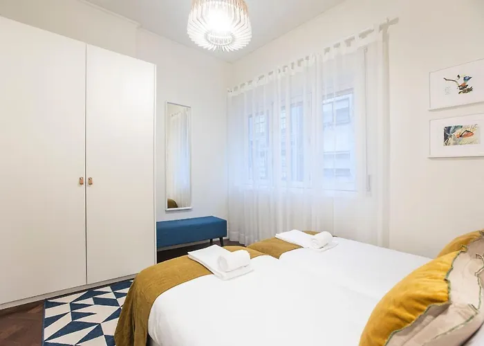 Tasteful 2br Flat In Art District By Lovelystay * 포르투