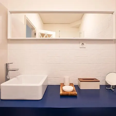 Tasteful 2br Flat In Art District By Lovelystay