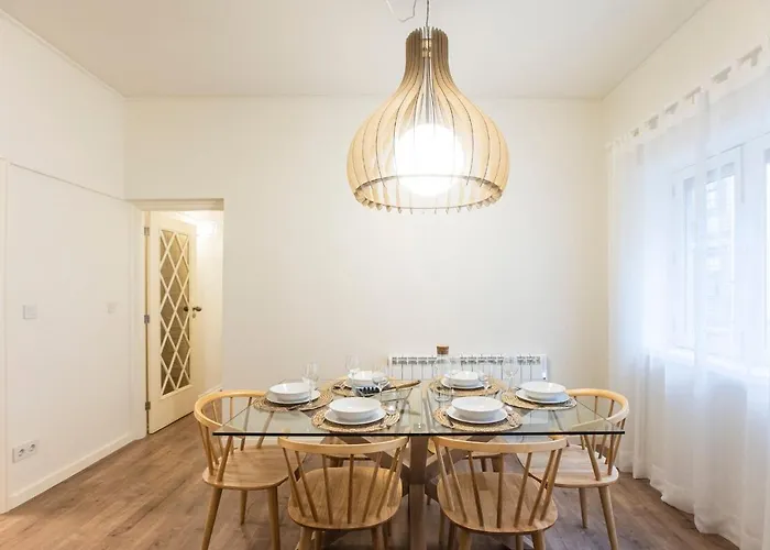 Tasteful 2br Flat In Art District By Lovelystay * Πόρτο