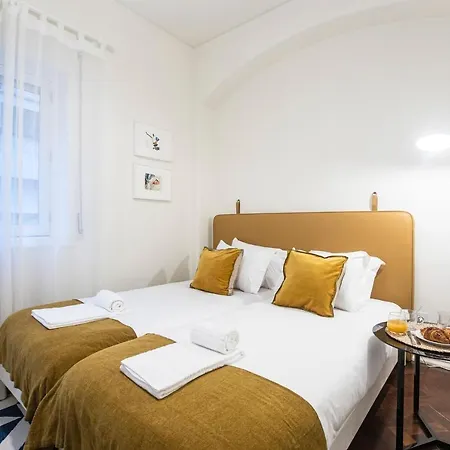 Tasteful 2br Flat In Art District By Lovelystay