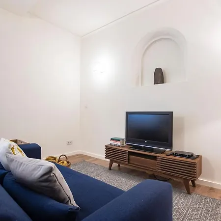 Tasteful 2br Flat In Art District By Lovelystay *