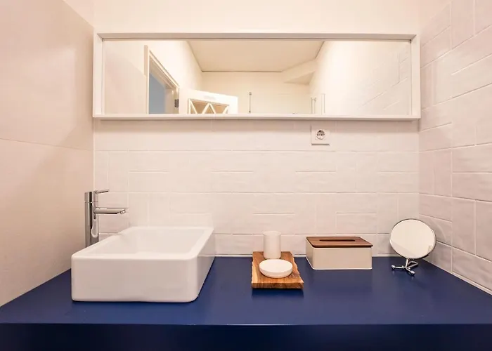 Tasteful 2br Flat In Art District By Lovelystay